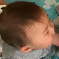 『私、シングルマザーだと思ってたけど…』過去を振り返ってみた結果→涙溢れる『父のような存在』に9万いいね「優しい世界」「頼もしい背中」