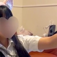高校生の女の子に育てられた犬→スマホカメラを向けられると…？まさかの『完全に女子校生』な光景が86万再生「バリ可愛い」「違和感なくて草」