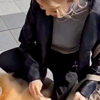 3ヶ月ぶりに娘が帰省→駅まで『大型犬と一緒にお迎えに行った』結果→目が合った瞬間の『尊すぎる大歓迎』に反響「嬉しさ爆発」「可愛い再会」