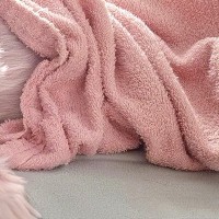 朝、エアコンの効きすぎで『少し寒いな』と思っていたら→隣で寝ていた犬が…子供のような『尊い光景』に2万いいね「賢くて感動」「人間みたい」