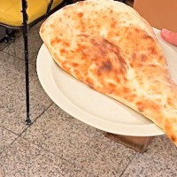 『ナンに似てるね』と突然言われた大型犬→思った以上に『不服そうな表情』に2万いいね集まる「ナンでやねん」「分からなくもないｗｗ」と爆笑