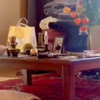 急に部屋を飛び出した犬→ついて行くと、なぜか『亡くなったおじいちゃんの祭壇の前』にいて…まさかの光景が182万再生「わかるんだ」「泣いた」