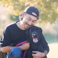 犬は『飼い主に似る』と言われるのはなぜ？科学的根拠はあるの？見た目や性格が形成される要因とは