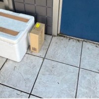 配達員から届いた『置き配完了通知』→確認すると、写っていたのは荷物だけではなく…思わず二度見する『まさかの一枚』に3万いいね「愛がある」