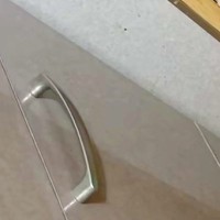 台所で作業中、なぜか『視線』を感じたので振り返った結果…予想外すぎる『まさかの光景』が122万再生「目バキバキで草」「顔がオカルトｗ」