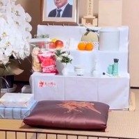 『15年間、愛していた飼い主』を亡くした犬→引き取ると、なぜか祭壇の前で…『まさかの光景』が151万再生「号泣」「こんなことあるんだ…」