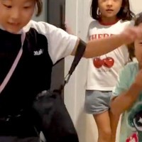 犬が亡くなり毎日泣いていた家族→内緒で『赤ちゃん犬をお迎えした』結果…素敵すぎる『対面の瞬間』が65万再生「涙が溢れた」「きっと喜んでる」