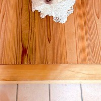 子供を送るため外出→帰宅後、なぜか犬が『ティッシュカバー』を被っていて…まさかの『似合い過ぎている光景』に反響「可愛いｗ」「貴族で草」