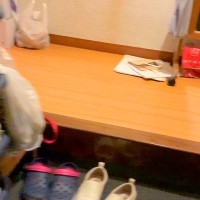 帰宅すると『寂しかった！』と怒っている犬がお出迎え→しっぽは振っているのに…まさかの『表情』が11万再生「可愛すぎる」「ツンデレ最高」