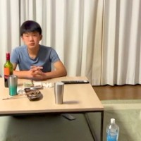 父に怒られる息子→横で見ていた大型犬が『自分が怒られてるかも』と勘違いして…愛おしすぎる表情と態度が47万再生「可愛すぎてムリ」「口角ｗ」
