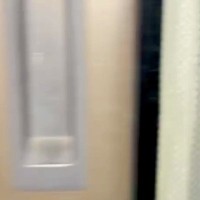 部屋の電気を消して仕事に行った結果→帰宅後、留守番していた大型犬が…露骨すぎる『拗ねた態度』が39万再生「頑張ったね」「完全に怒ってるｗ」