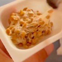 早朝4時、犬たちに『納豆』を与えた結果→『おいしく食べてくれるかな』と思ったら…衝撃的な光景が330万再生「やばいｗｗ」「大惨事で草」
