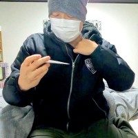 『ママとパパが風邪を引いたら、犬はどうするか？』比較してみた結果→あからさますぎる『態度の差』に爆笑「吹いたｗｗ」「全然違うの草」