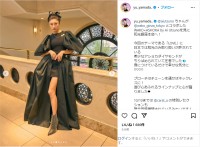 山田優、ミニ丈黒ドレス姿にファン絶賛！「格好いい～」「キューティー王女様」